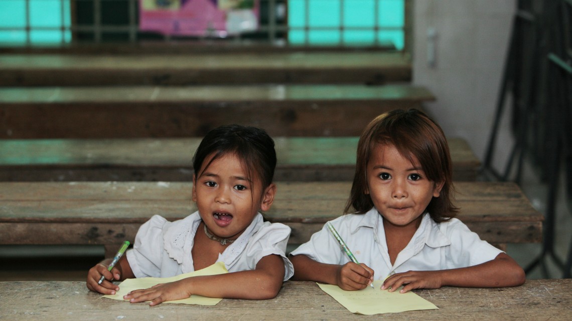 Foto da Flickr.com, Cambogia - Anch'io so leggere e scrivere! di Cifa Onlus